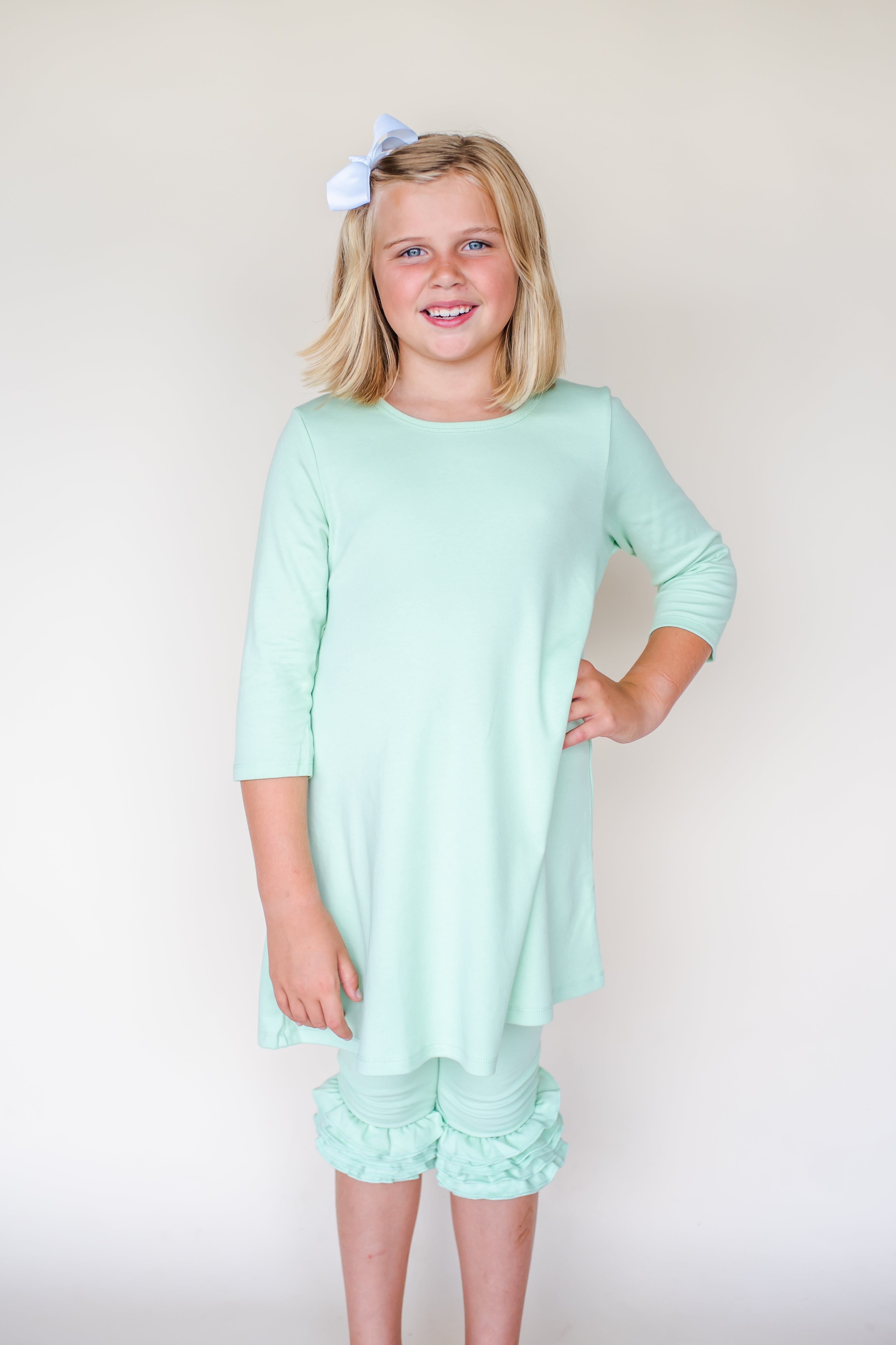 Girl's Solid Ruffle Icing Capris