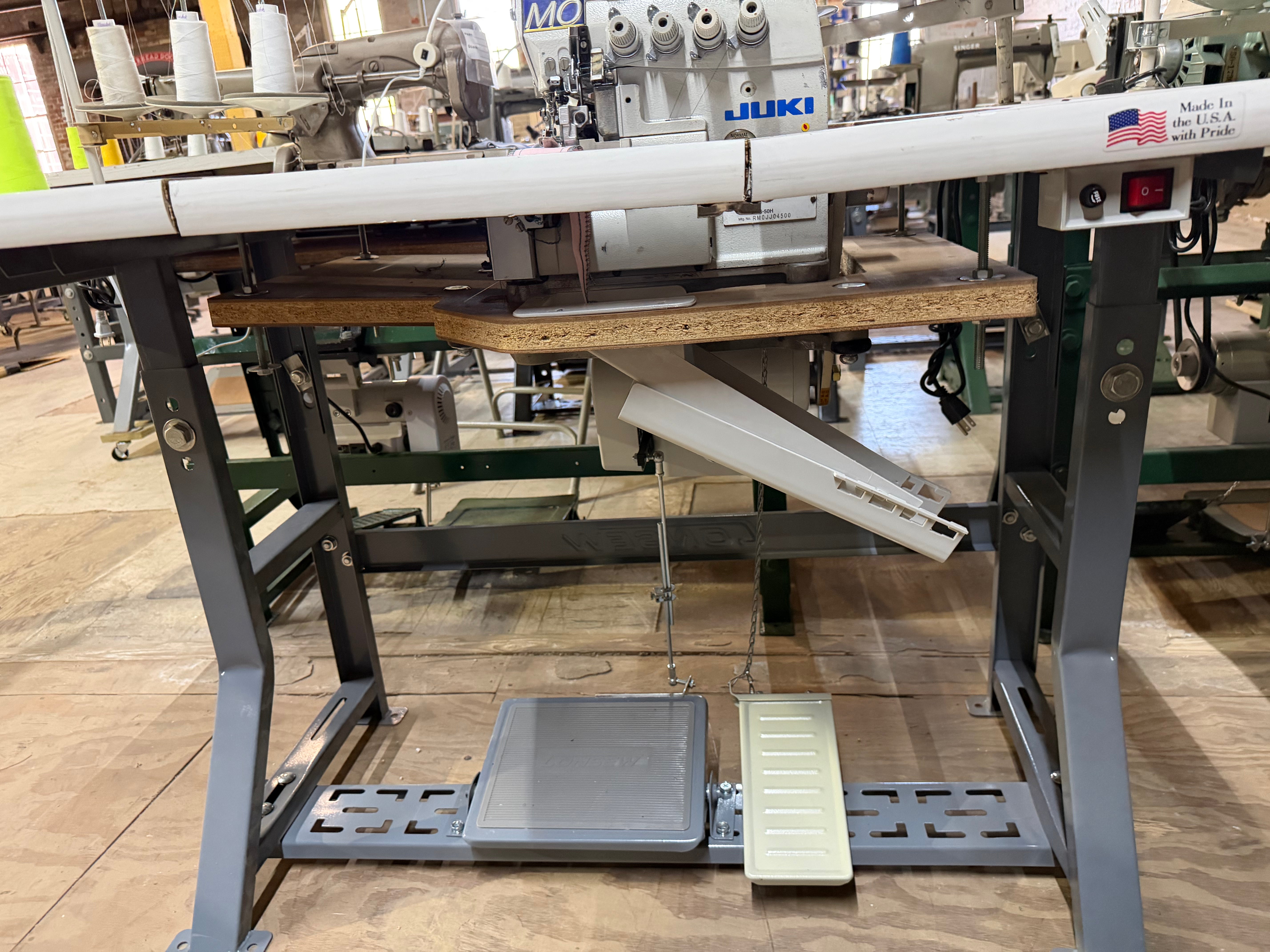 Used Juki 5 thread mo6800