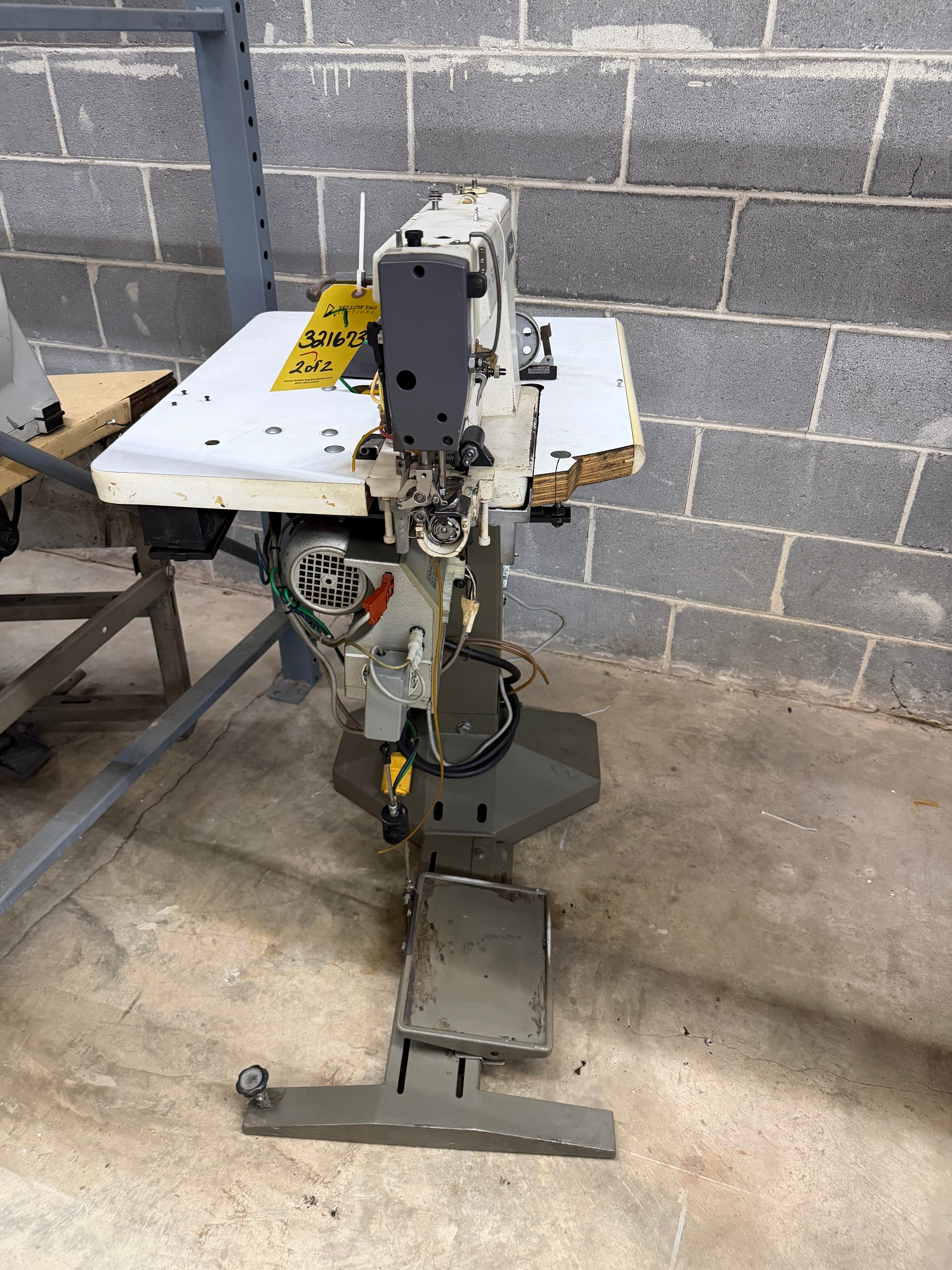 Used Singer 591V300BAW