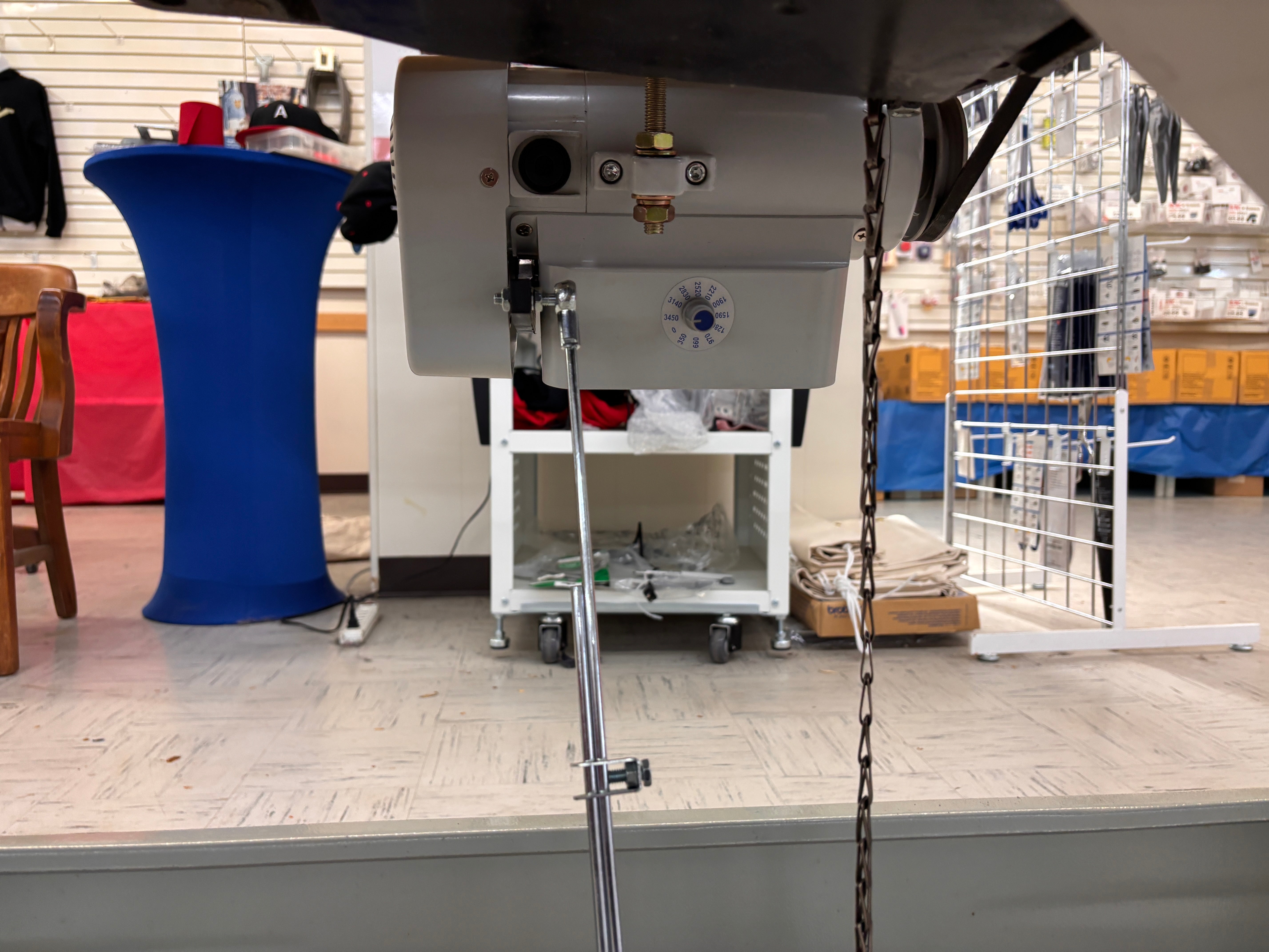Juki Mo 6716S 3 Thread machine w servo motor